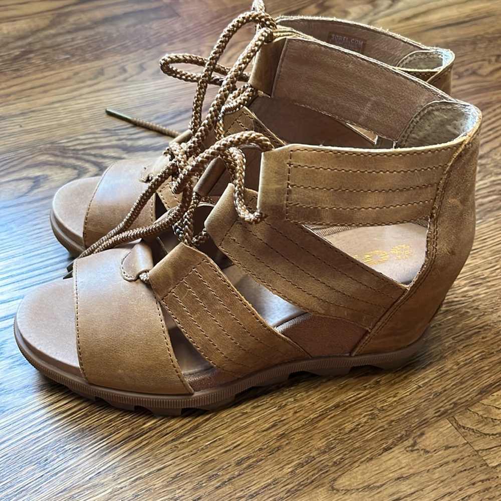 Sorel brown tie up wedges